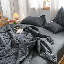 Load image into Gallery viewer, PuTwo薄款全棉水洗棉夏季空调被C款(1被子+2枕套) 小格 200*150cm